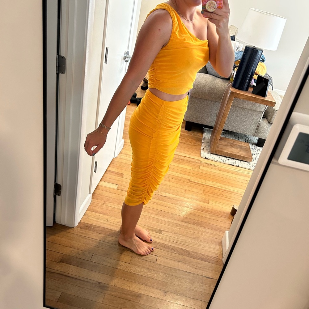 One-Shoulder Yellow Ruched Dress - Picture 2 of 2